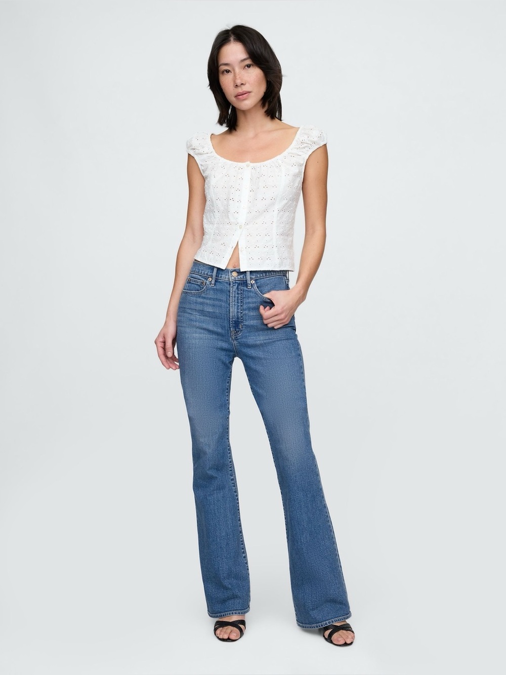 GAP High Rise Flare Jeans Medium Wash frayed hem size 25/0
